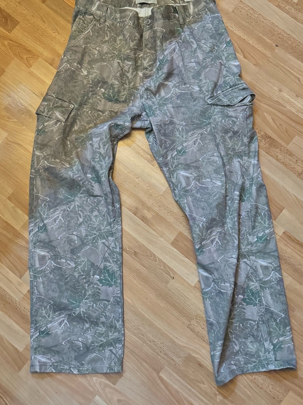 Forever 21 Men's Camo Cargo Pants in Green and Tan
